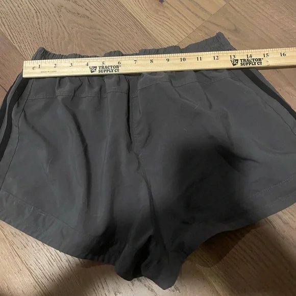 Adidas shorts women’s Athletic climalite polyester running measurements in pics - Picture 7 of 8